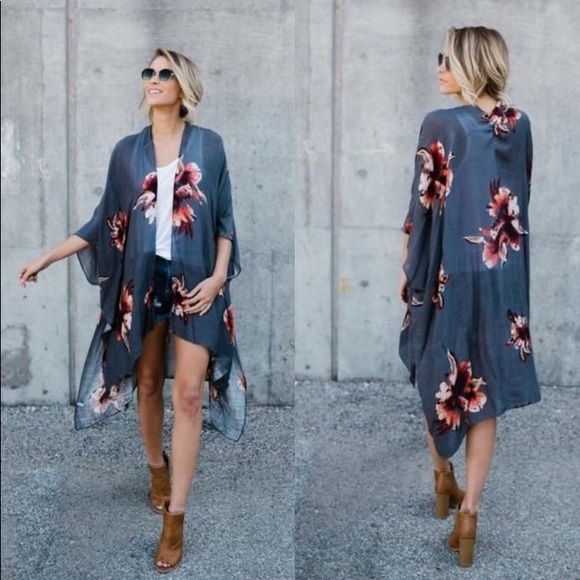 NWT🤩 grey floral kimono - Picture 1 of 1